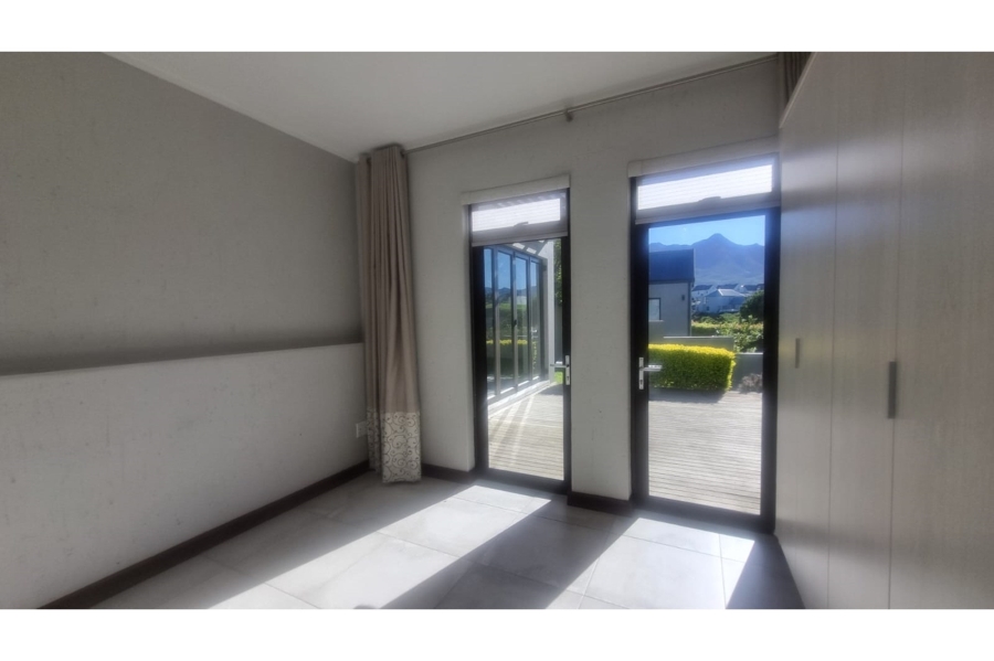 To Let 3 Bedroom Property for Rent in Kingswood Golf Estate Western Cape
